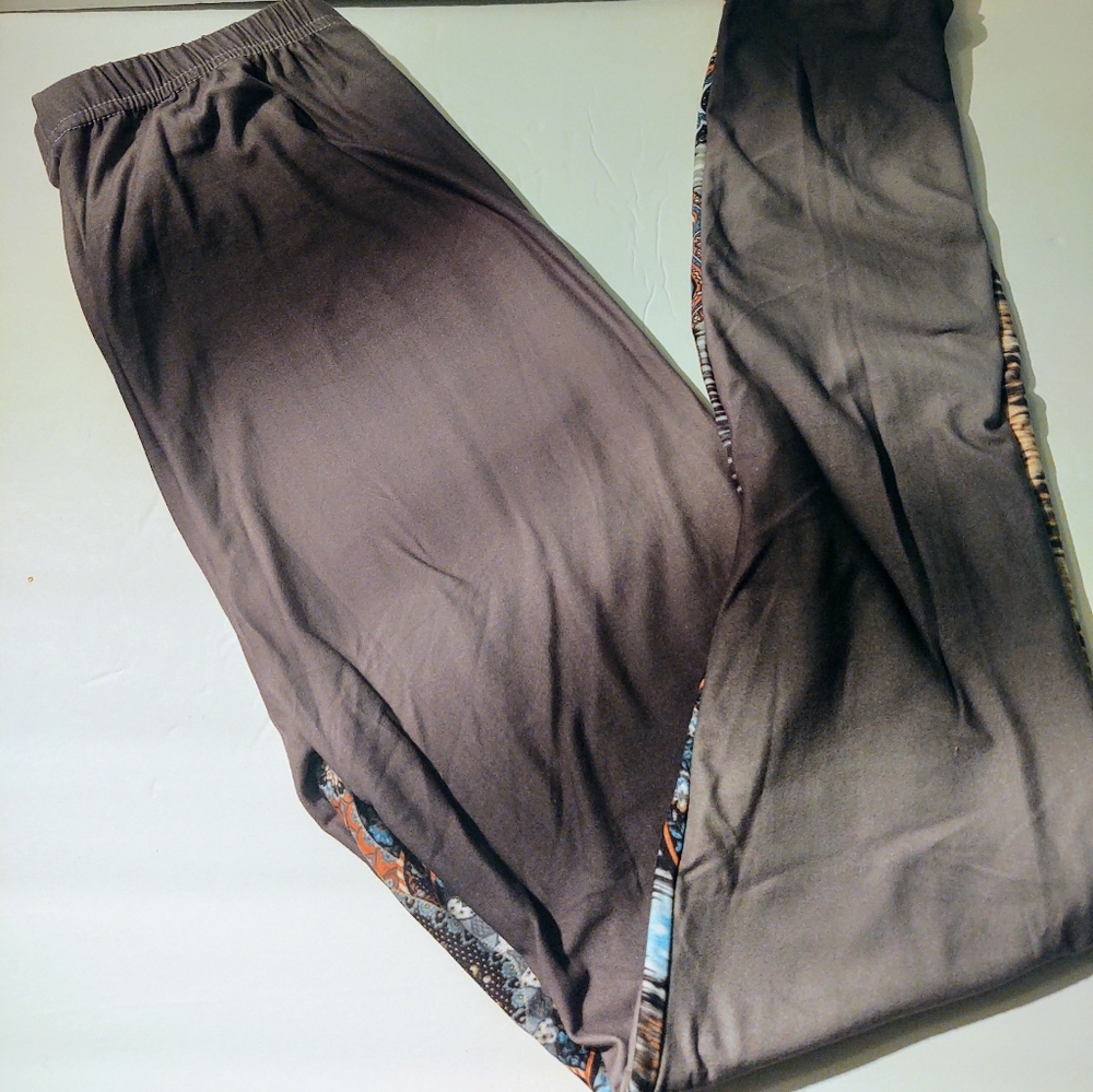 Gorgeous Print Legging/Solid Color Back one Size - Picture 2 of 3